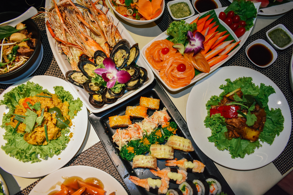 Seafood buffet full table , Seafood buffet dinner in Chaophraya cruise, Bangkok