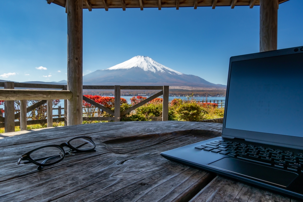remote working at the foot of mount Fuji